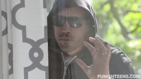 #1 Чувак связал молодую милашку и жестко ей присунул