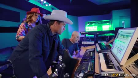 #1 Большая попка телки быстро привлекла член самца