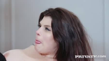 #7 Толстая девочка раздвигает ноги для представительного самца