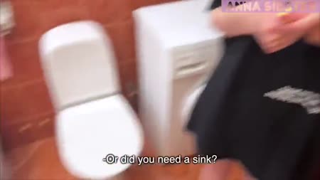 #2 Сводная сестра заглянула к брату в ванную