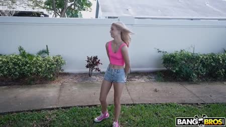 #2 Доступная блонди легко села в машину к незнакомцу