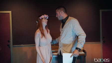 #2 Сучка с классными сиськами хорошо умеет делать минет