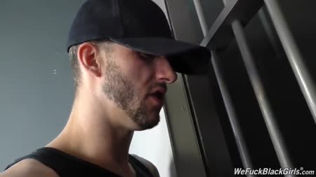 #1 Латиночку с большой грудью отымели сразу два самца