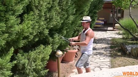 #4 Загорелые девочки устроили красивый секс на солнышке