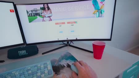 #1 Молодая жена примерила для мужа откровенный наряд горничной