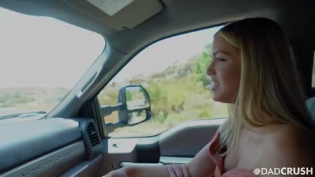 #1 Блонди с большой жопой захотела попробовать толстый размер