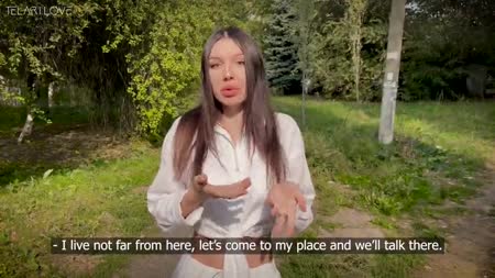 #1 Чел подснял на прогулке симпатичную деваху